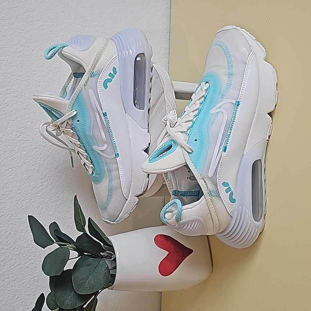 2020Wmns Air Max 2090 'Aurora Green'